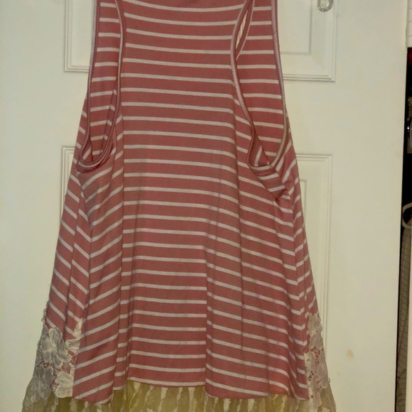 Umgee baby doll top, size Med , pink and white w/ white lace at bottom - Picture 3 of 4